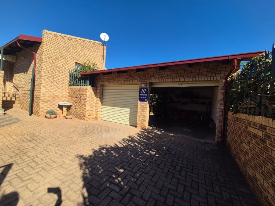 3 Bedroom Property for Sale in Roodekrans Gauteng