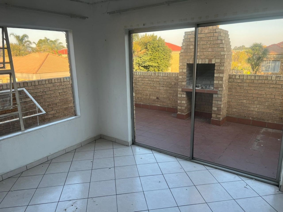 To Let 2 Bedroom Property for Rent in Kenleaf Gauteng