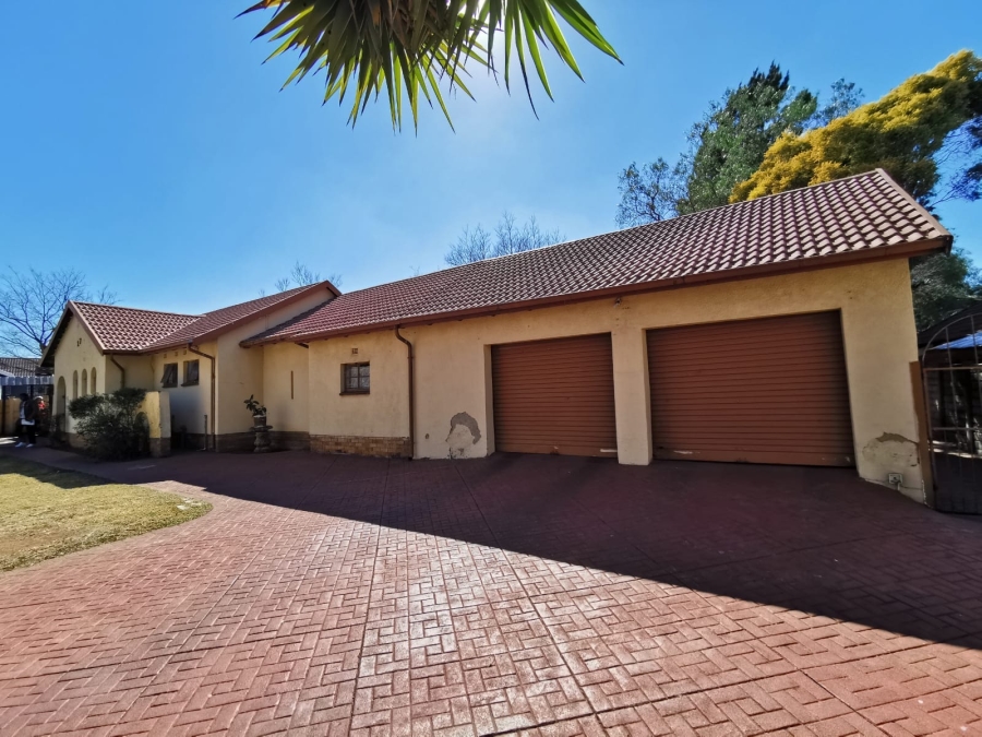 3 Bedroom Property for Sale in Brackendowns Gauteng
