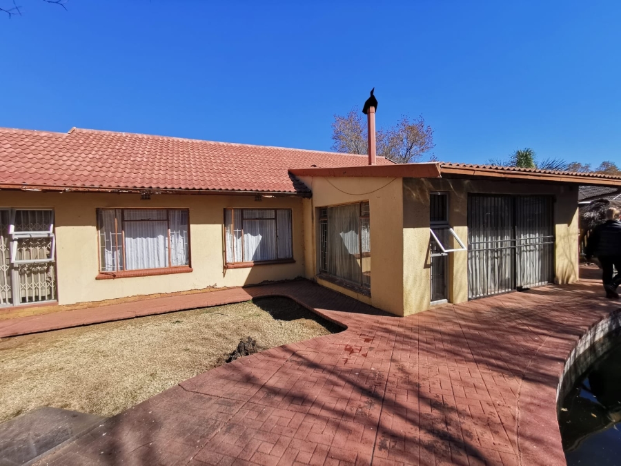 3 Bedroom Property for Sale in Brackendowns Gauteng