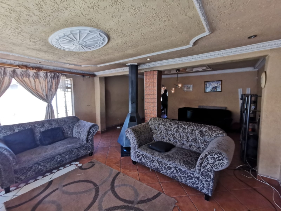 3 Bedroom Property for Sale in Brackendowns Gauteng