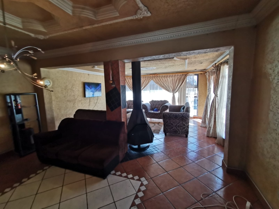 3 Bedroom Property for Sale in Brackendowns Gauteng