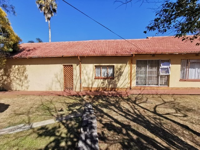 3 Bedroom Property for Sale in Brackendowns Gauteng