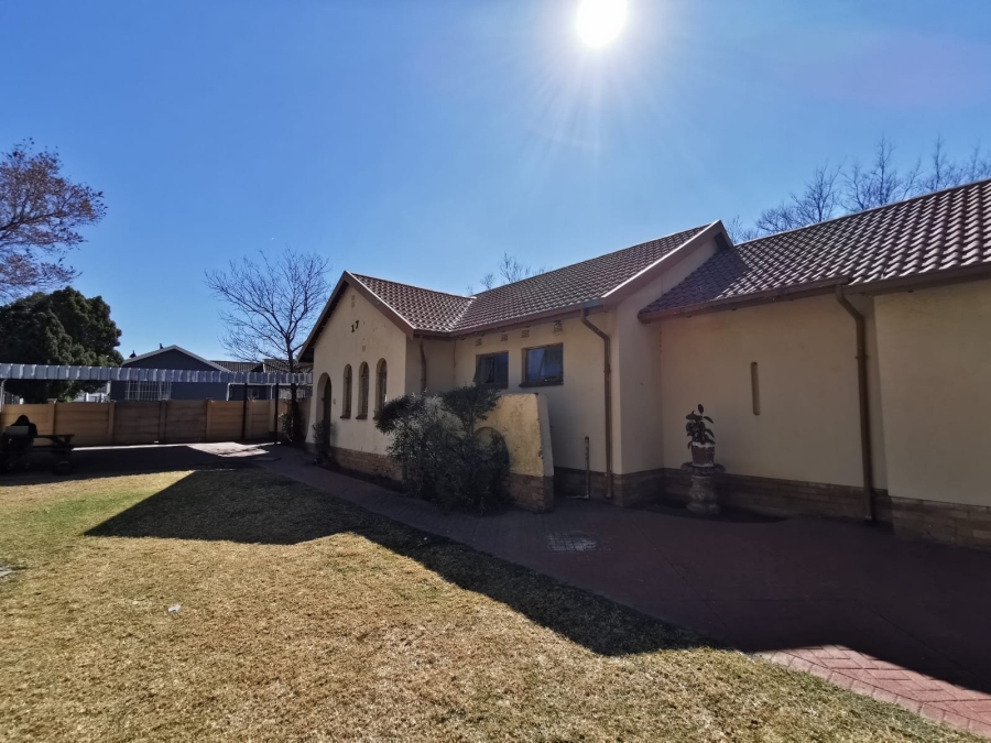 3 Bedroom Property for Sale in Brackendowns Gauteng
