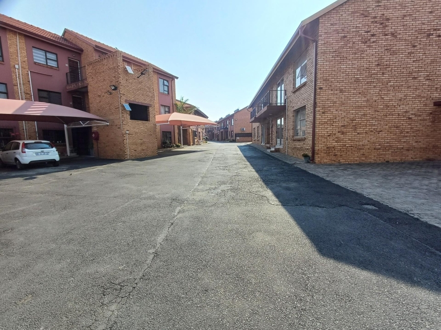 2 Bedroom Property for Sale in Brackendowns Gauteng
