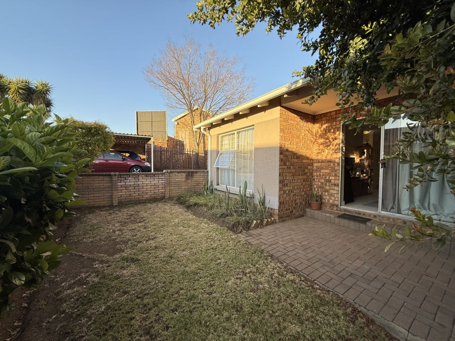 To Let 2 Bedroom Property for Rent in Liefde en Vrede Gauteng