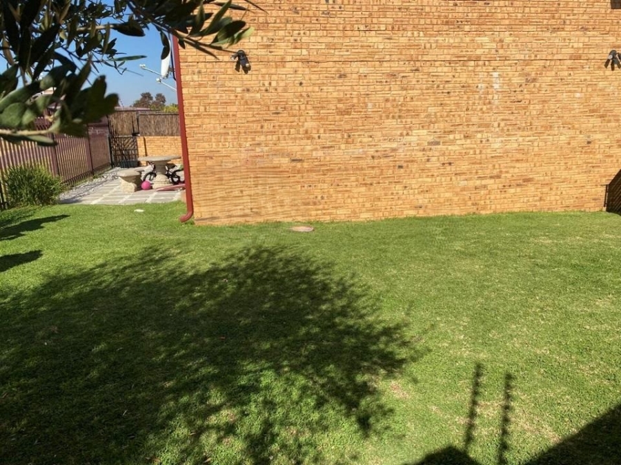 3 Bedroom Property for Sale in Brackendowns Gauteng