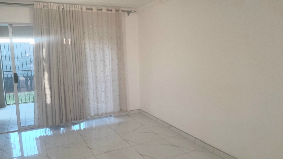 To Let 2 Bedroom Property for Rent in Birchleigh Gauteng