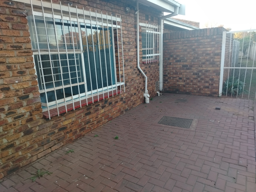 3 Bedroom Property for Sale in Flora Gardens Gauteng