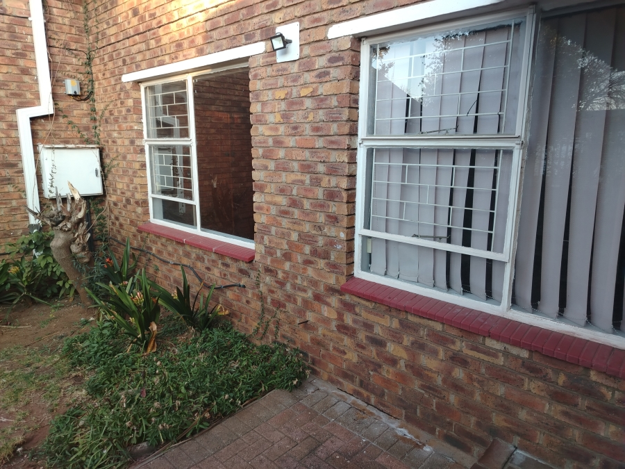 3 Bedroom Property for Sale in Flora Gardens Gauteng