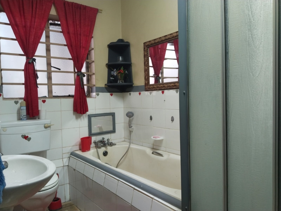 3 Bedroom Property for Sale in Kookrus Gauteng