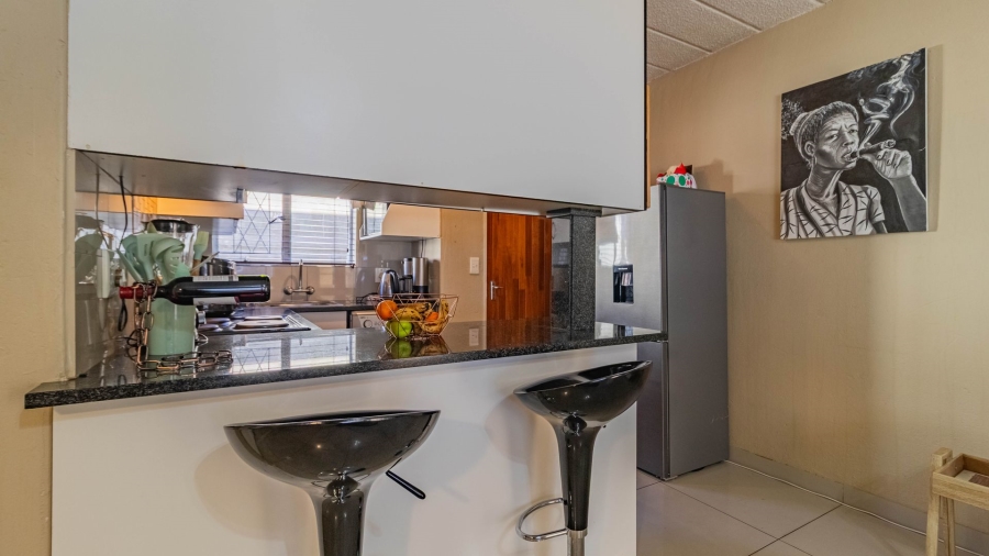 To Let 2 Bedroom Property for Rent in Linmeyer Gauteng
