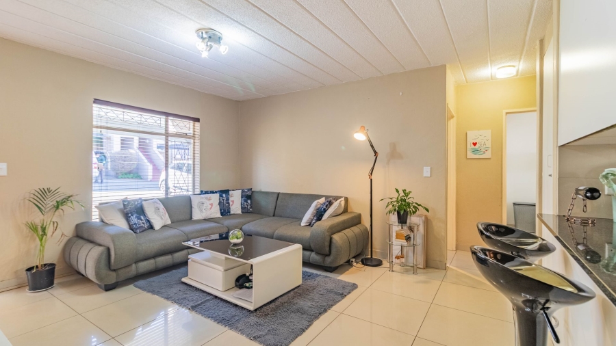 To Let 2 Bedroom Property for Rent in Linmeyer Gauteng