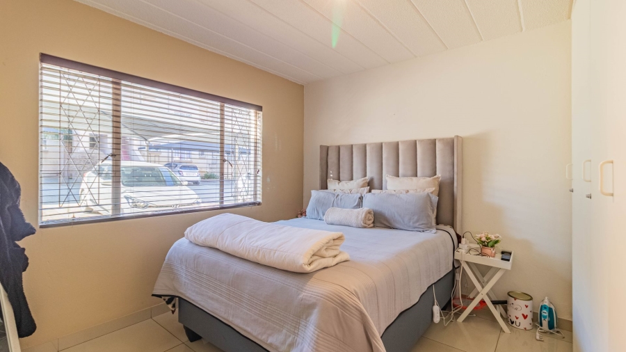 To Let 2 Bedroom Property for Rent in Linmeyer Gauteng
