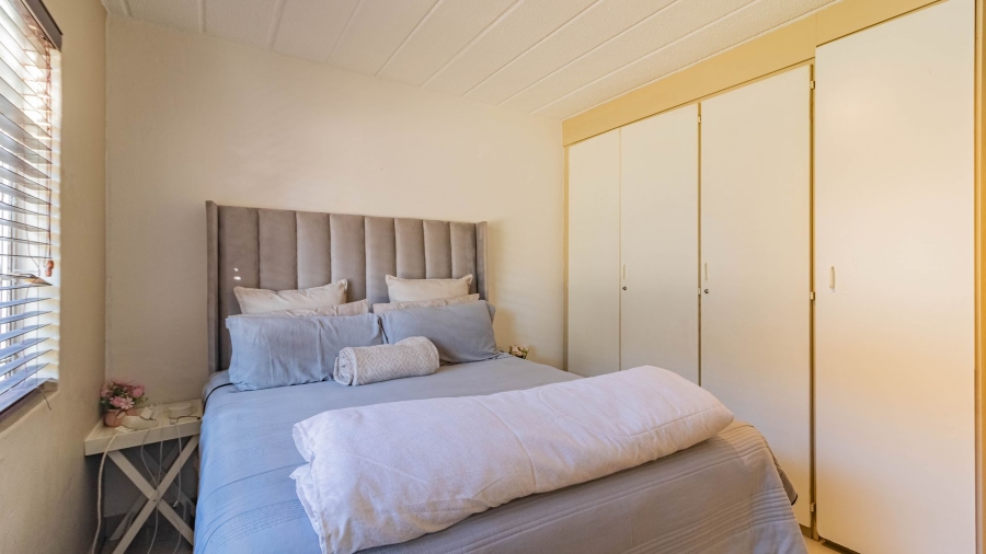 To Let 2 Bedroom Property for Rent in Linmeyer Gauteng