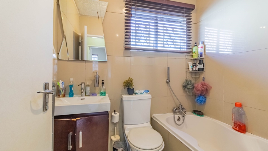 To Let 2 Bedroom Property for Rent in Linmeyer Gauteng