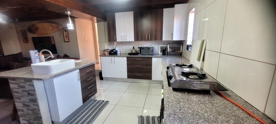 To Let 4 Bedroom Property for Rent in Rooihuiskraal Gauteng