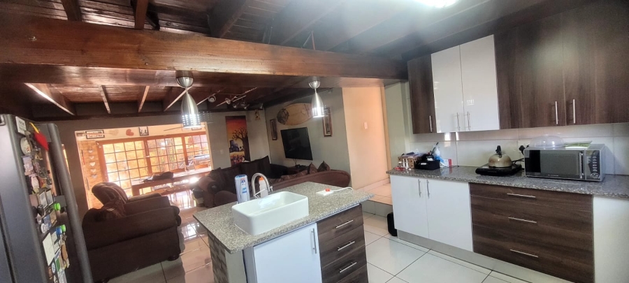 To Let 4 Bedroom Property for Rent in Rooihuiskraal Gauteng
