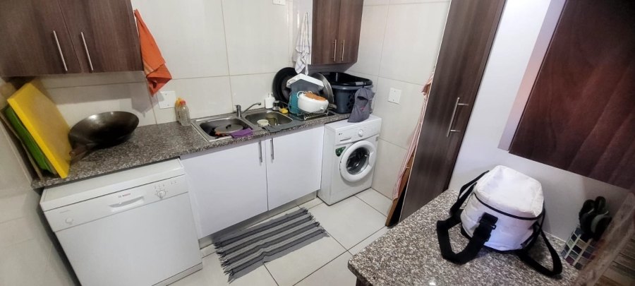 To Let 4 Bedroom Property for Rent in Rooihuiskraal Gauteng