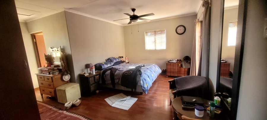 To Let 4 Bedroom Property for Rent in Rooihuiskraal Gauteng
