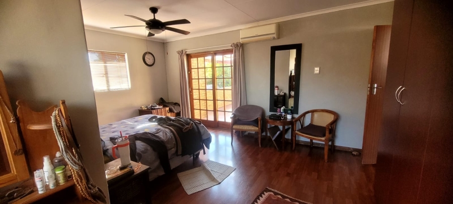 To Let 4 Bedroom Property for Rent in Rooihuiskraal Gauteng