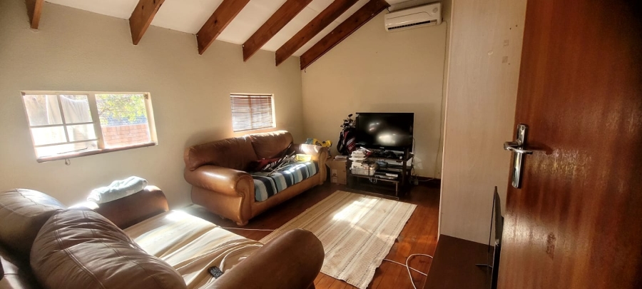 To Let 4 Bedroom Property for Rent in Rooihuiskraal Gauteng