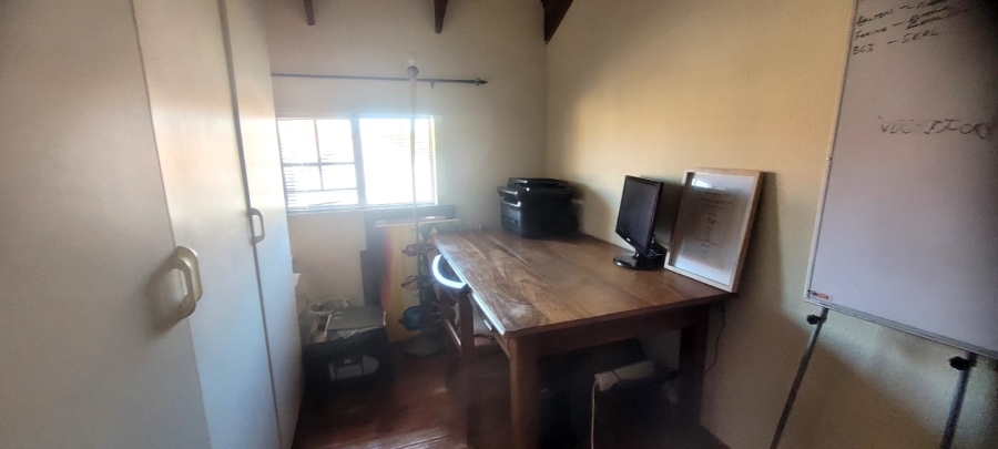To Let 4 Bedroom Property for Rent in Rooihuiskraal Gauteng