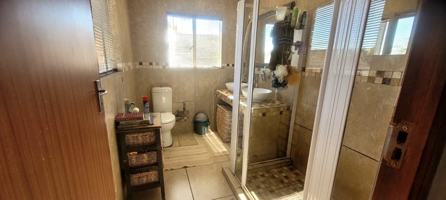 To Let 4 Bedroom Property for Rent in Rooihuiskraal Gauteng