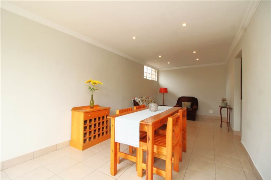 To Let 1 Bedroom Property for Rent in Cyrildene Gauteng
