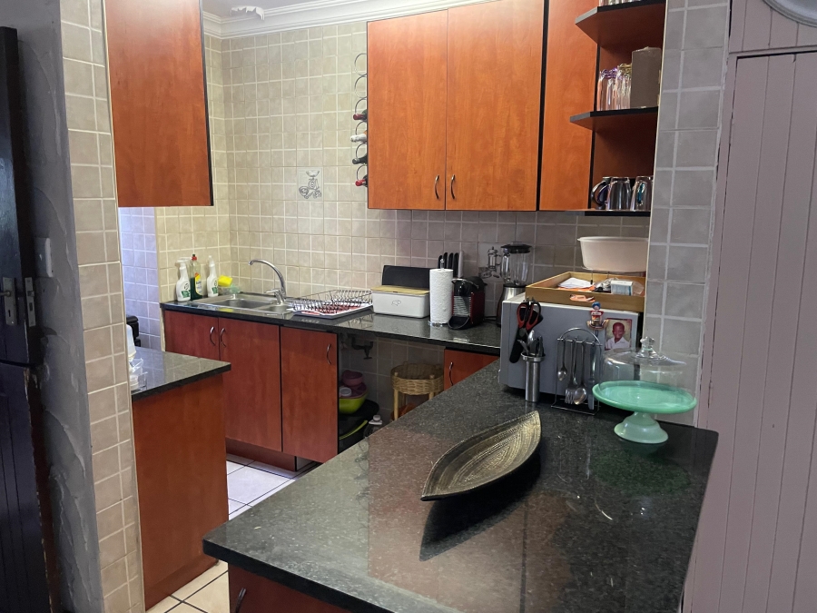 2 Bedroom Property for Sale in Queenswood Gauteng