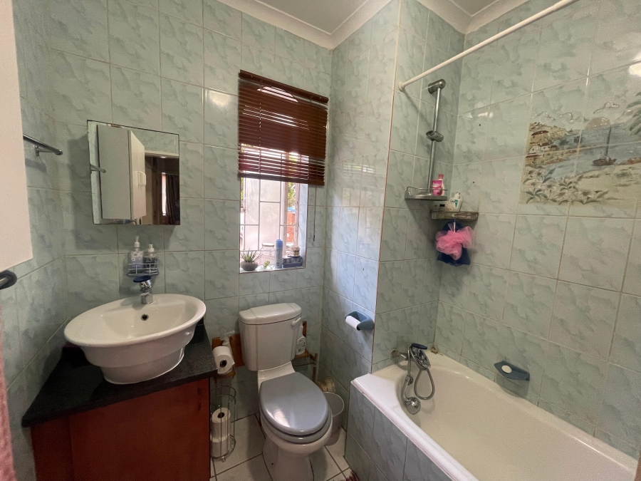 2 Bedroom Property for Sale in Queenswood Gauteng