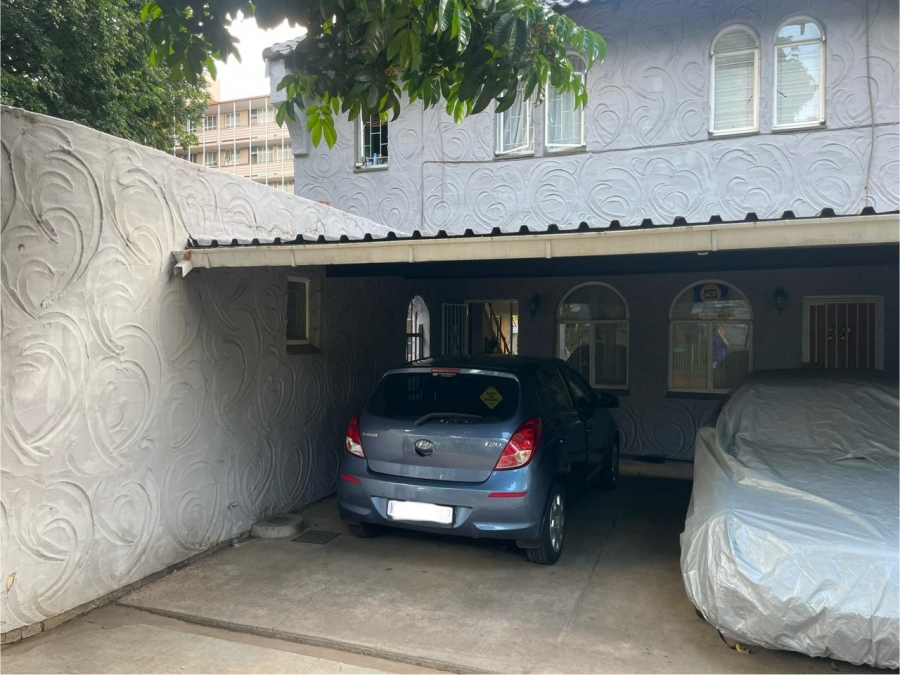 2 Bedroom Property for Sale in Queenswood Gauteng