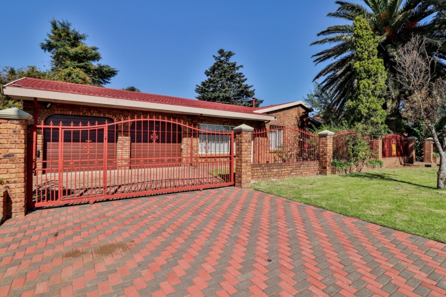 3 Bedroom Property for Sale in Mackenzie Park Gauteng