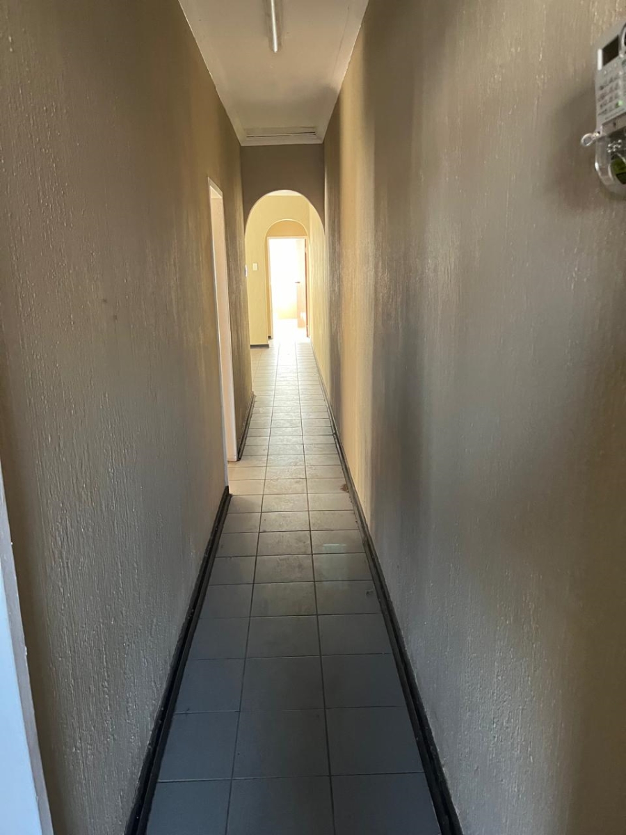 To Let 3 Bedroom Property for Rent in Bezuidenhout Valley Gauteng