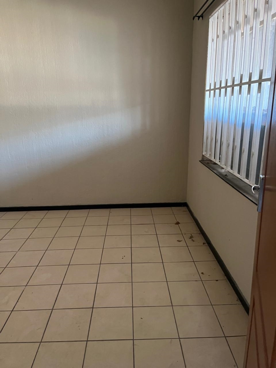 To Let 3 Bedroom Property for Rent in Bezuidenhout Valley Gauteng