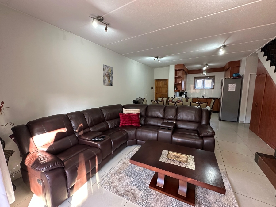 2 Bedroom Property for Sale in Bergtuin Gauteng