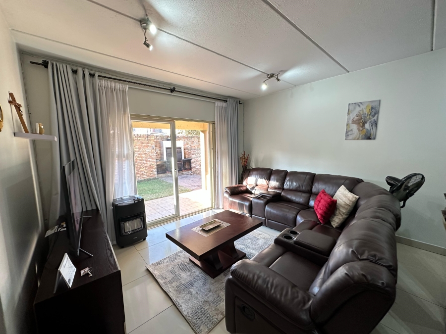 2 Bedroom Property for Sale in Bergtuin Gauteng