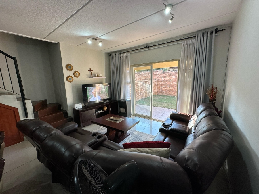 2 Bedroom Property for Sale in Bergtuin Gauteng