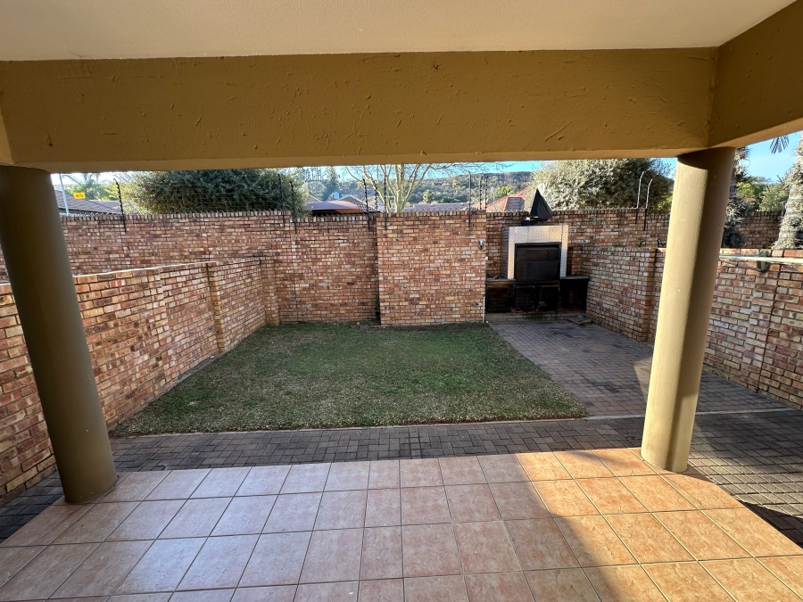 2 Bedroom Property for Sale in Bergtuin Gauteng