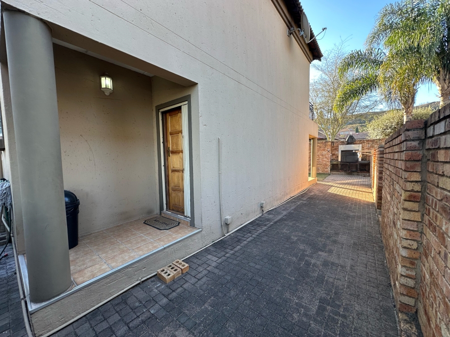 2 Bedroom Property for Sale in Bergtuin Gauteng