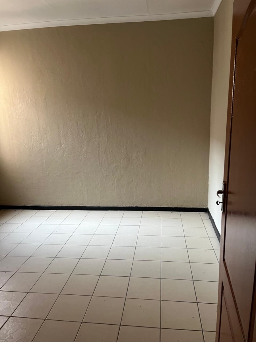 To Let 0 Bedroom Property for Rent in Bezuidenhout Valley Gauteng