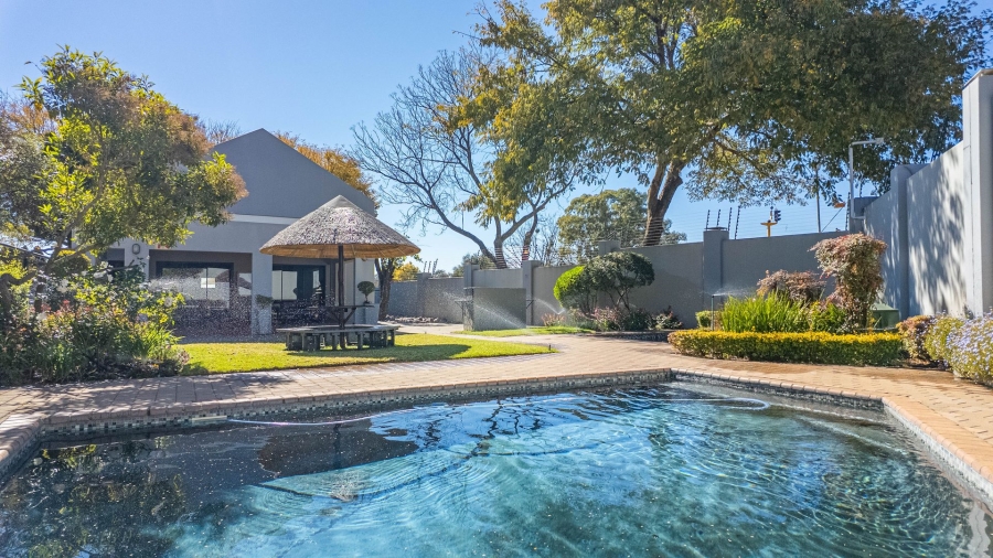 2 Bedroom Property for Sale in Magaliessig Gauteng