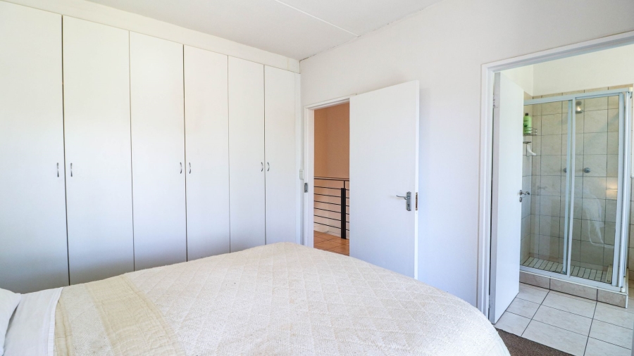 2 Bedroom Property for Sale in Magaliessig Gauteng