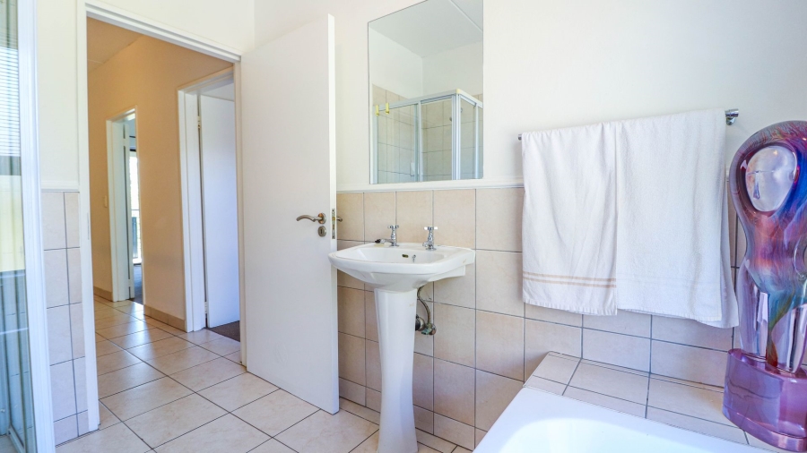 2 Bedroom Property for Sale in Magaliessig Gauteng
