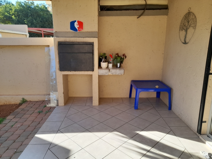 2 Bedroom Property for Sale in Willow Park Manor Gauteng