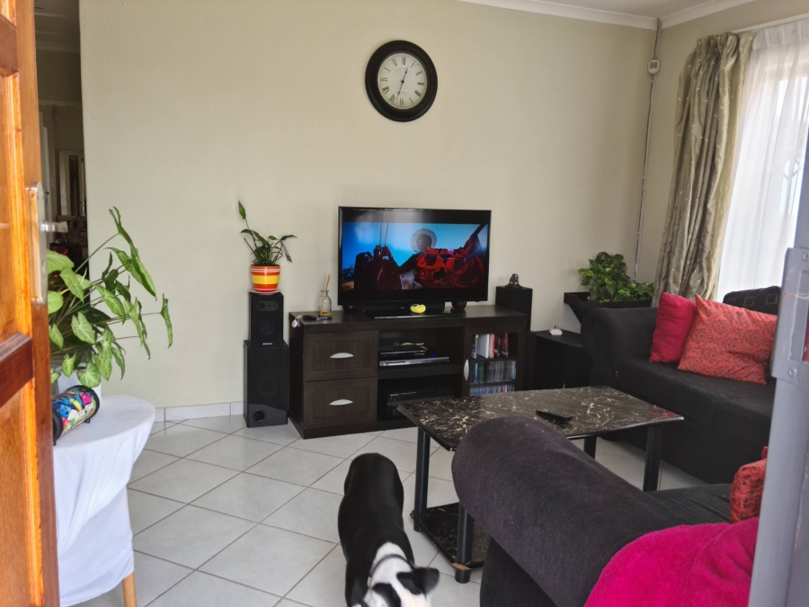 To Let 3 Bedroom Property for Rent in Blue Hills Gauteng