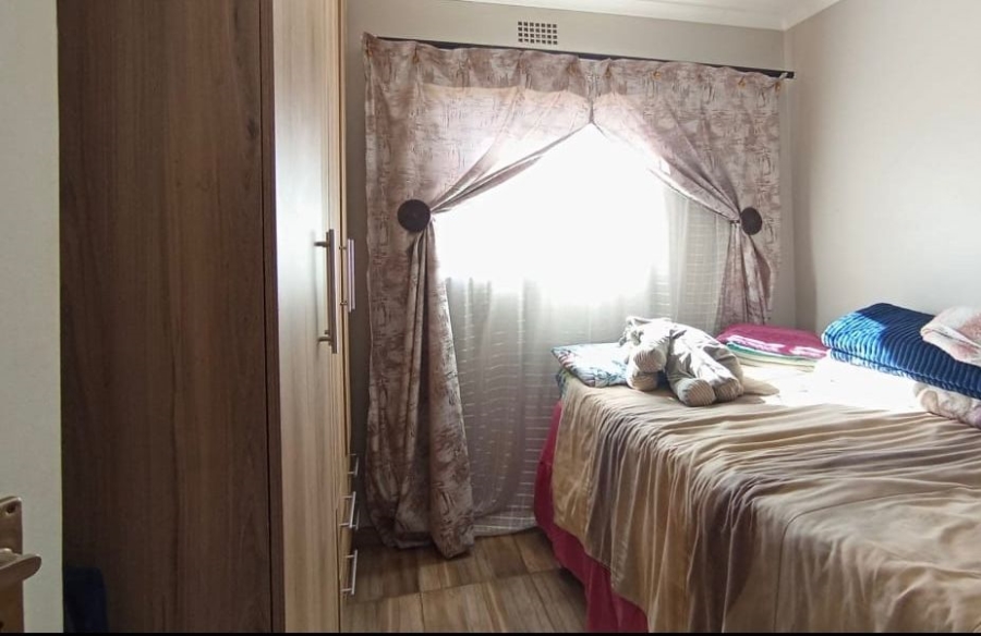 2 Bedroom Property for Sale in Clayville Gauteng