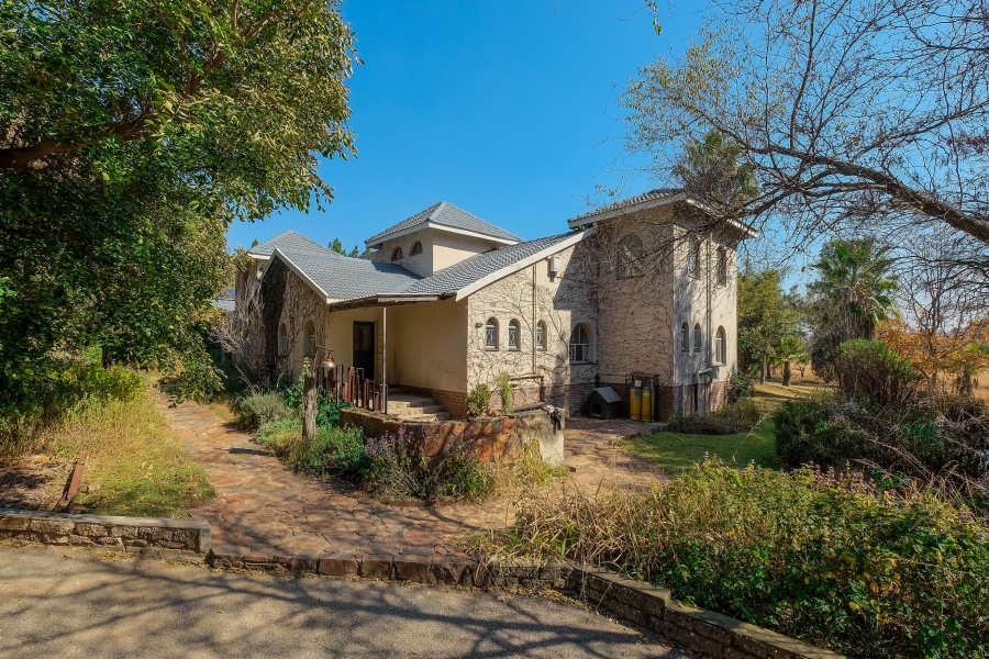 5 Bedroom Property for Sale in Lammermoor Gauteng