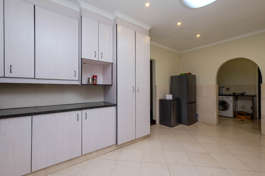 5 Bedroom Property for Sale in Lammermoor Gauteng