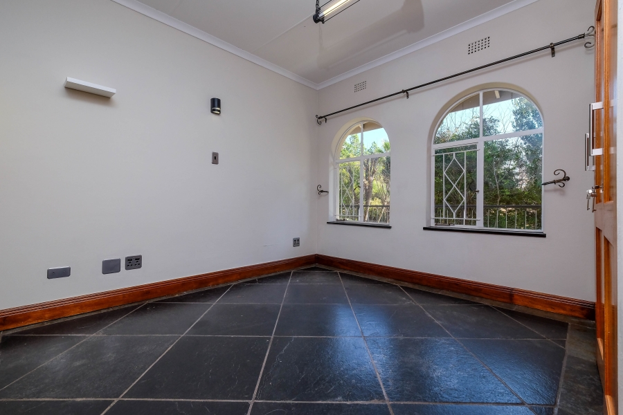 5 Bedroom Property for Sale in Lammermoor Gauteng